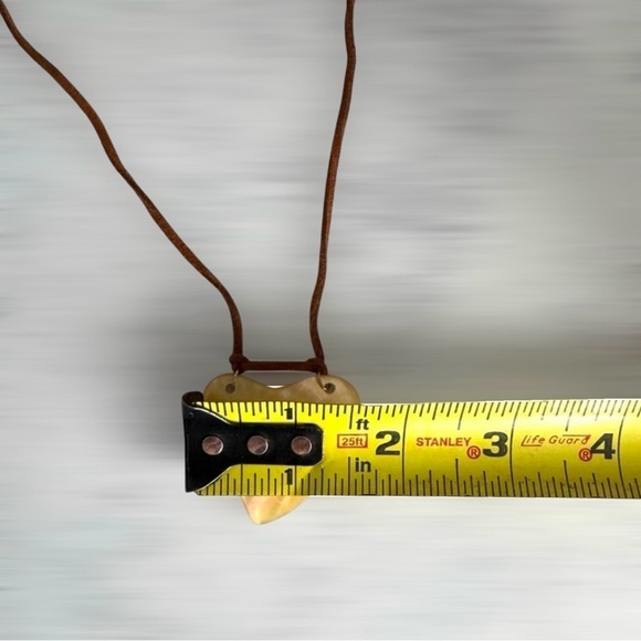 Vintage Resin Shell Heart Pendant Necklace on Brown Suede Cord Boho Jewelry - Picture 5 of 6